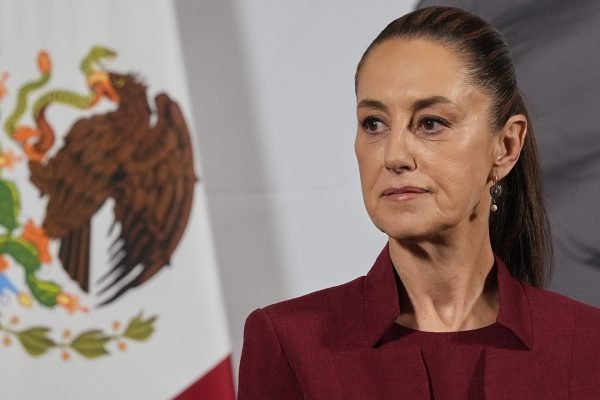 ARCHIVO - La presidenta mexicana, Claudia Sheinbaum, en su conferencia de prensa matutina en el Palacio Nacional en Ciudad de México, el 2 de abril de 2025. (AP Foto/Marco Ugarte, Archivo)