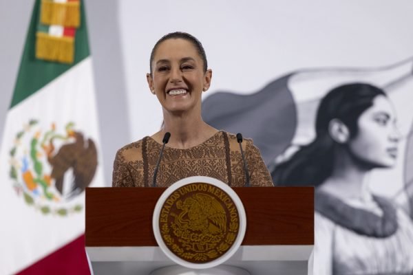Cuauhtémoc, Ciudad de México, México, 9 de mayo de 2025. La doctora Claudia Sheinbaum Pardo, presidenta Constitucional de los Estados Unidos Mexicanos en conferencia de prensa matutina “Las mañaneras del pueblo”, en el Salón Tesorería de Palacio Nacional. La acompañan Rosa Icela Rodríguez Velázquez, secretaria de Gobernación; Claudia Stella Curiel de Icaza, secretaria de Cultura; Daniela Elena  Alatorre Bernard, directora general del Instituto Mexicano de Cinematografía; Cristián Calónico Lucio, director general de Estudios Churubusco y Bulmaro Juárez Pérez, divulgador de lenguas indígenas, presentador de la sección “Suave Patria”. Foto: Presidencia