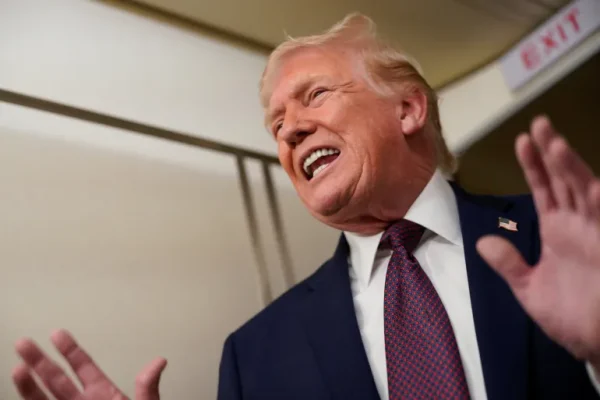 2026-01-12T020009Z_1219091661_RC2CZIAUAY33_RTRMADP_3_USA-TRUMP-1768185715