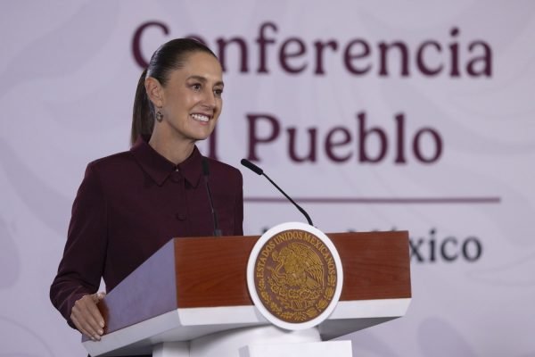 Cuauhtémoc, Ciudad de México, México. 7 de agosto de 2026. La doctora Claudia Sheinbaum Pardo, presidenta Constitucional de los estados unidos Mexicanos en Conferencia de prensa matutina, “Mañanera del Pueblo” en el Salón Tesorería de Palacio Nacional. La acompañan Claudia Curiel de Icaza, secretaria de Cultura; Isabel piñeyro, seleccionada México, “México Canta”; David Kershenobich Stalnikowitz, secretario de Salud; Bryan Soto, seleccionado México, “México Canta”; Víctor Hugo Borja Aburto, comisionado de la  Comisión Federal para la Protección contra Riesgos Sanitarios; Grecia Delgado, seleccionada México, “México Canta”; Bulmaro Juárez Pérez, divulgador de lenguas indígenas, presentador de la sección “Suave Patria”; Bilhan Israel Morales, seleccionado México, “México Canta”; Luna Jiram López, seleccionada México, “México Canta”; Fatima Cuevas, seleccionada México, “México Canta” y José Emiliano Macías, seleccionado México, “México Canta”. Foto: Carlos Ramos Mamahua / Presidencia