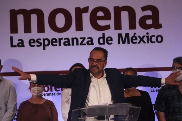 En una conferencia de prensa, Juan Carlos Loera de la Rosa, candidato a gobernador de Chihuahua por Morena, acusó que los Institutos Nacional y Estatal Electoral “no estuvieron a la altura de las circunstancias”.