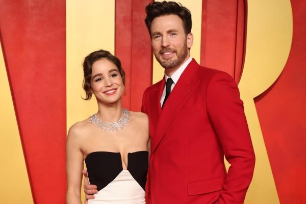 Chris-EvansA0Ya-es-Papa81CC81nito-Con-Alba-Baptista Chris-EvansA0Ya-es-Papa81CC81nito-Con-Alba-Baptista