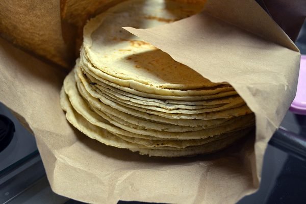 Tortillas_de_maiz_blanco_Mexico_01