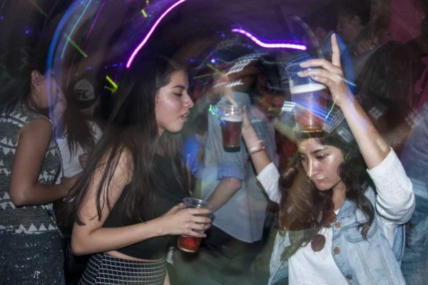 alertan-por-incremento-del-consumo-de-alcohol-en-mujeres-adultas-en-mexico_fc92e201-fd1a-44a7-96fd-00698763d33e_medialjnimgndimagefullsize