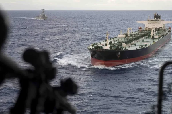 buque-aquila-ii-perseguido-fuerzas