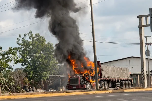 colima-enfrentamiento-bloqueos-tecoman.jpg