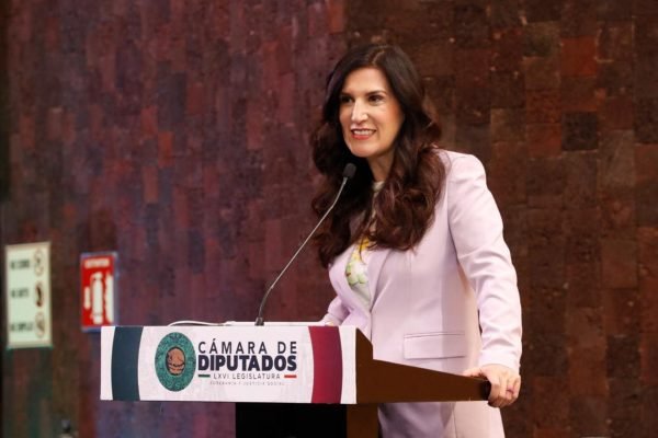 kenia-lopez-rabadan