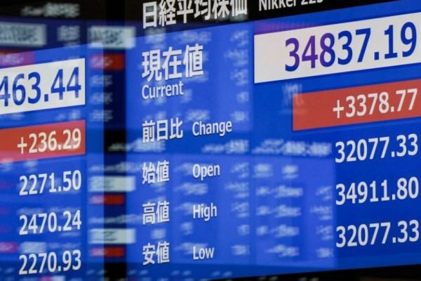 la-bolsa-de-tokio-sube-mas-de-un-10-tras-caida-record-1848742-2