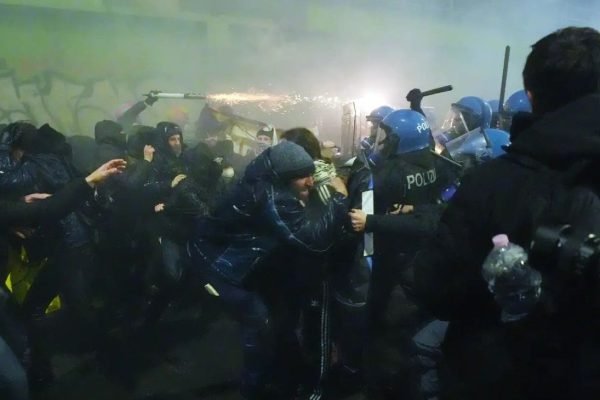 large_Protestas_Italia_8d68367fb4