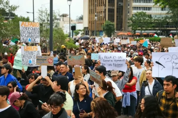 marcha-por-el-agua