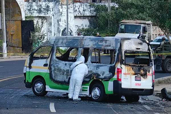 muere-chofer-en-transporte-incendiado-por-hombres-armados-en-acapulco_9ea16f46-568f-40a9-aaea-3778c80cafae_media